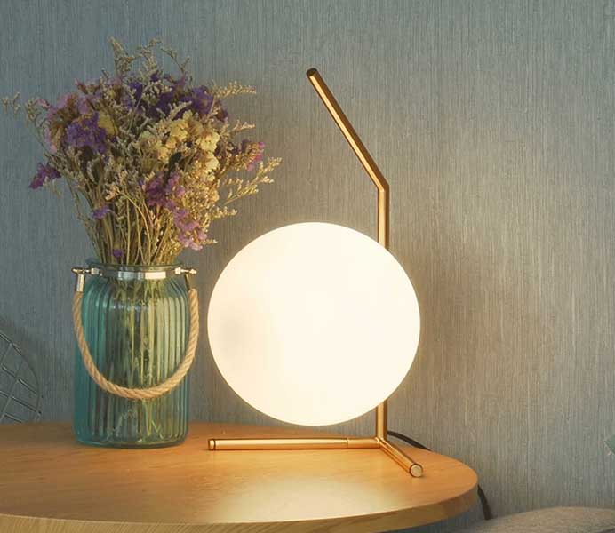 Modern Minimalist Gold Color Iron Table Lamp with Glass Shade