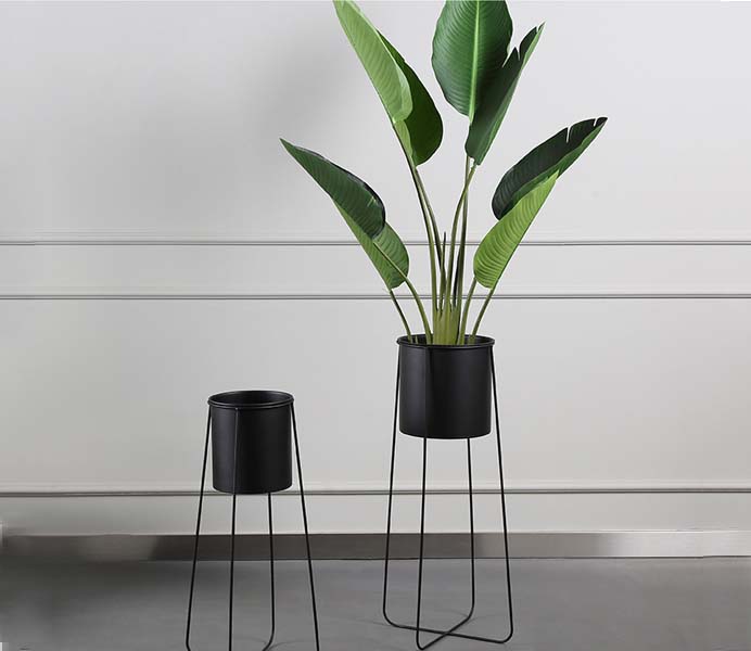 Black Metal Floor Flowerpot 