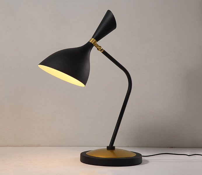 Modern Bent Iron Table Lamps with Iron Lampshade 
