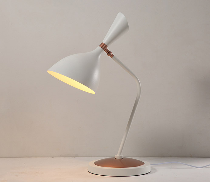 Modern Bent Iron Table Lamps with Iron Lampshade 