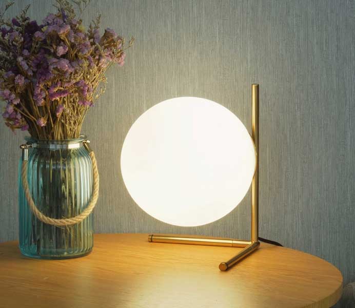 Modern Minimalist Gold Color Iron Table Lamp with Glass Shade 
